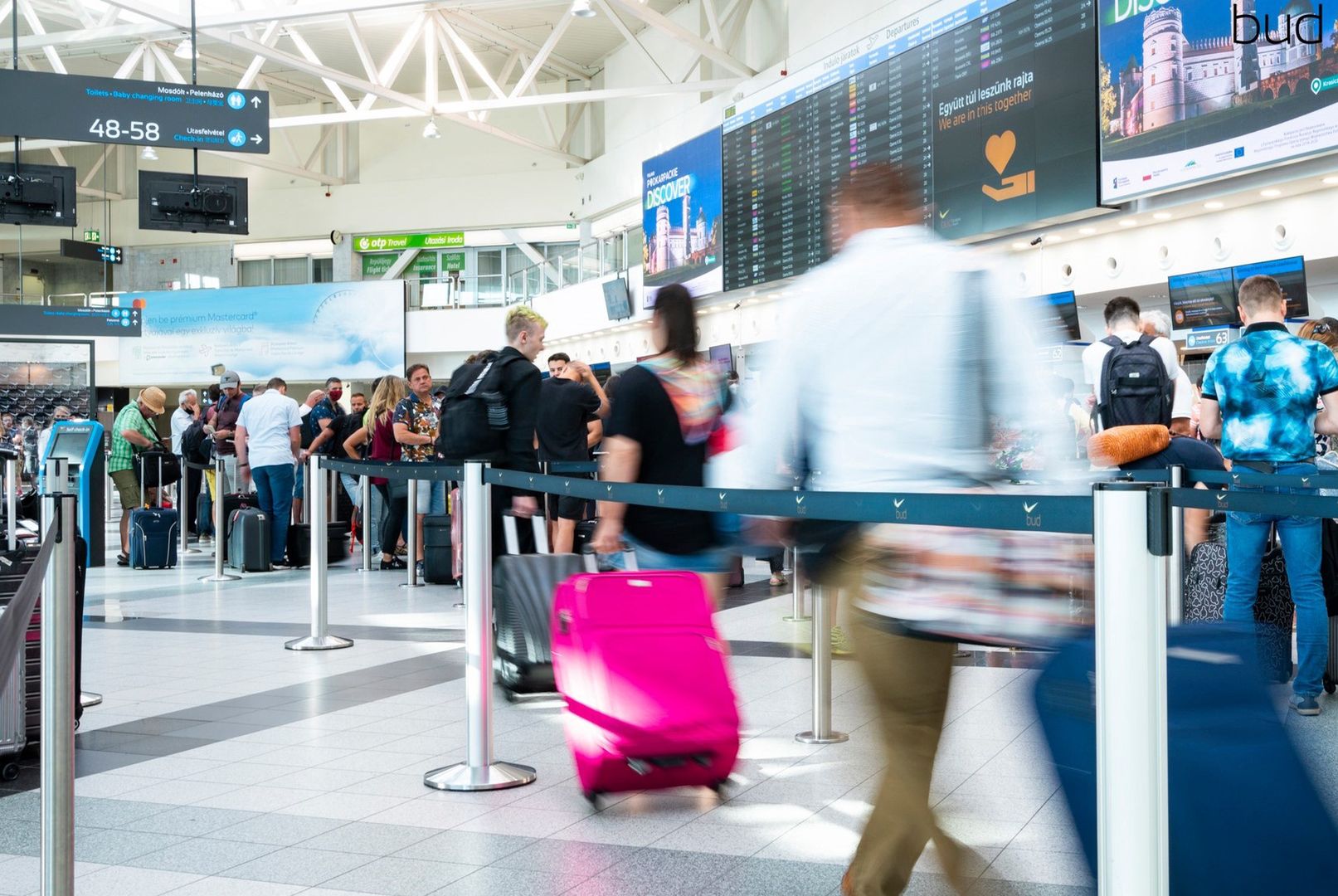 Wizz Air nie wpuścił do samolotu 95 podróżnych. Skandal na lotnisku