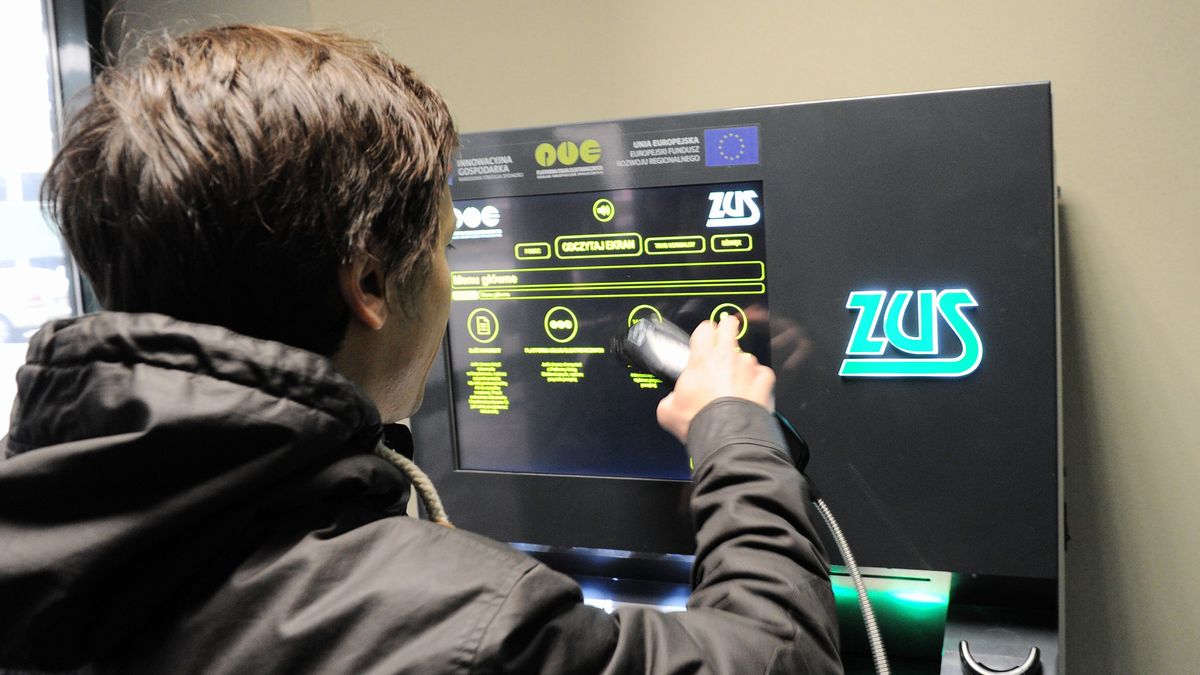 Zusomat
Marcin Bielecki
emerytura, komputer, konsola, r�ta, terminal, ubezpieczenie, Zaklad ubezpiecze� spo�ecznych, Zus, zusomat