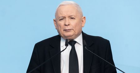 "Odpalił w hotelu świecę dymną". Wyciągnęli wybryk Kaczyńskiego