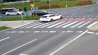 Przejechał na czerwonym w Legnicy. Zderzył się na rondzie z kierowcą bez prawa jazdy