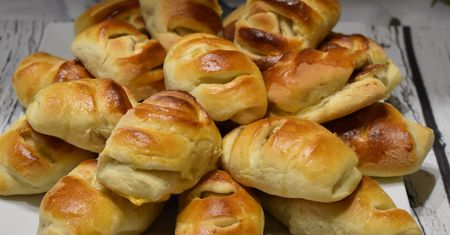Domowe drożdżówki z jabłkami