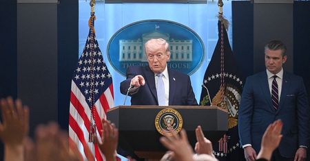 Trump grozi cłami krajom pomagającym Iranowi. "50 procent"