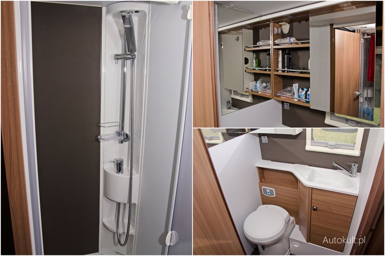 Łazienka i toaleta są umieszczone na przeciwko siebie. Wbrew pozorom pod prysznicem nie jest ciasno, a toalecie znajduje się obszerna szafka z lustrem i drugie lustro na ścianie.