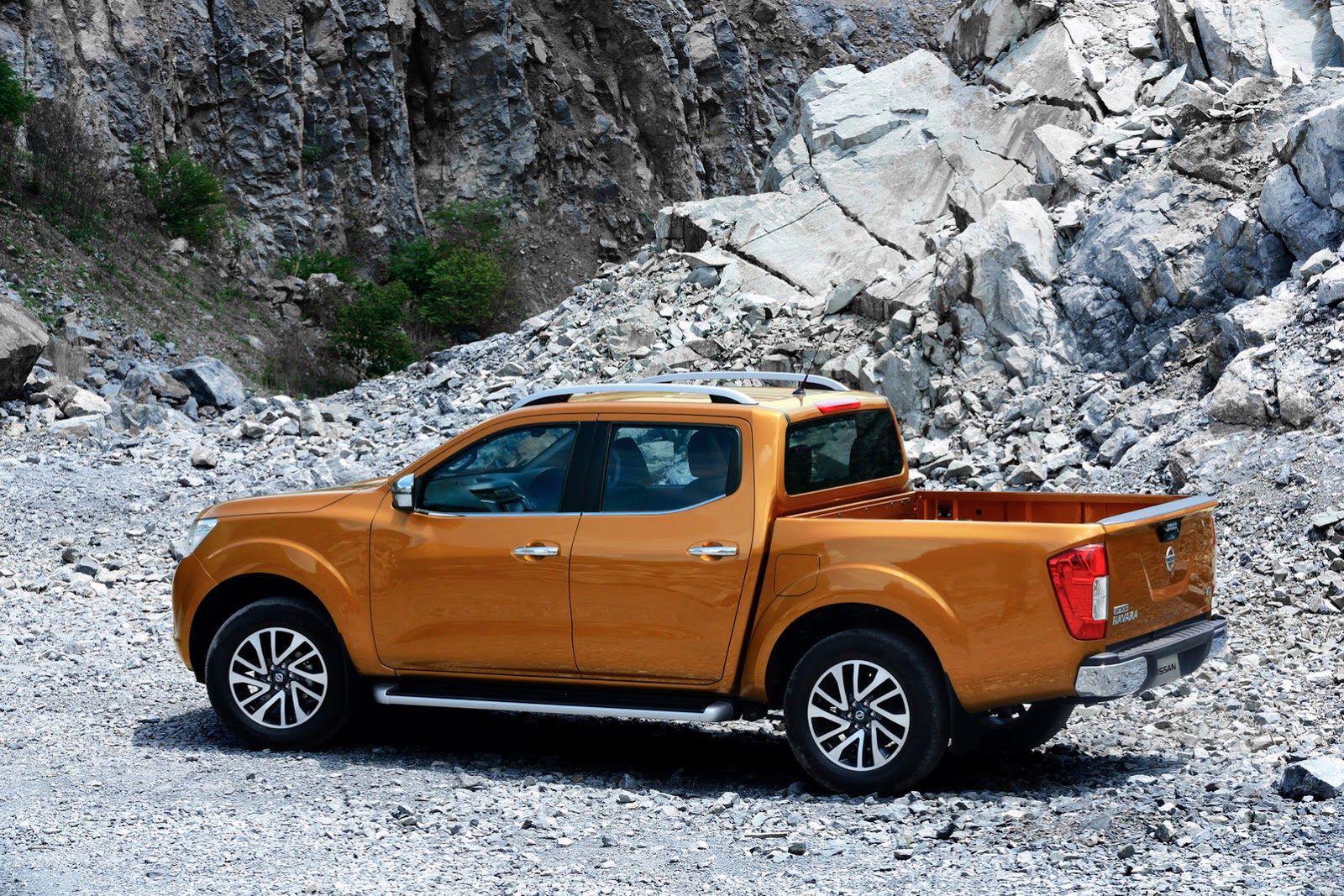 Nowy Nissan Navara - obszerna galeria producenta 32