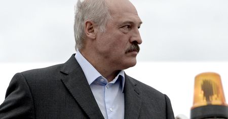 Białorusini drwią z Łukaszenki. To, co wywieszają w oknach, budzi śmiech
