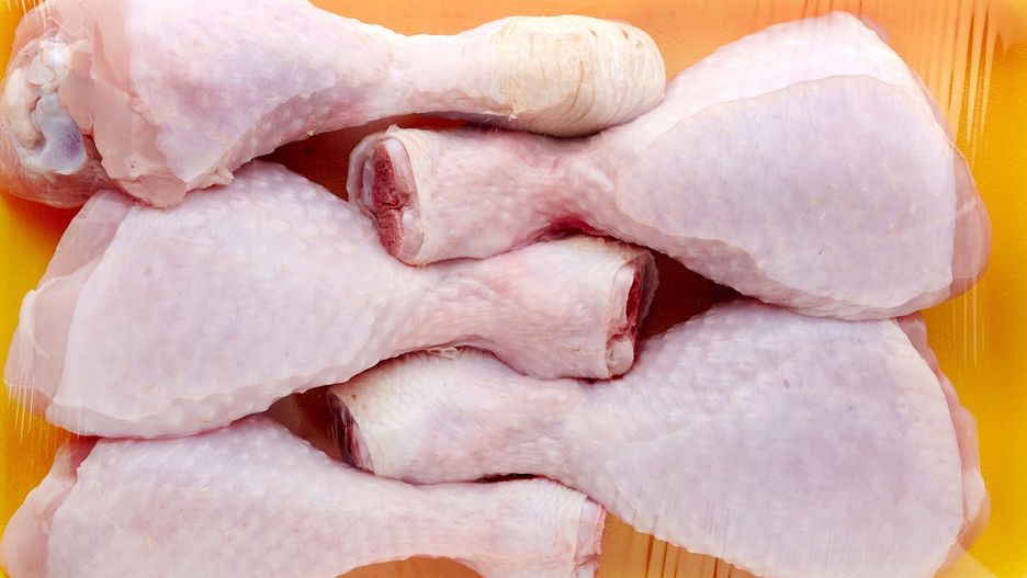 Naukowcy ostrzegają przed myciem drobiu