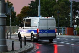 Nietypowa interwencja w centrum Kielc. Policjanci ujawnili kobietę z zakazem prowadzenia i osobę poszukiwaną