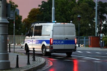 Nietypowa interwencja w centrum Kielc. Policjanci ujawnili kobietę z zakazem prowadzenia i osobę poszukiwaną