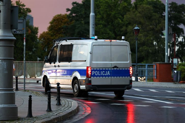 Nietypowa interwencja w centrum Kielc. Policjanci ujawnili kobietę z zakazem prowadzenia i osobę poszukiwaną