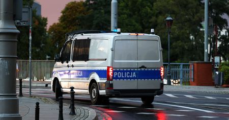Nietypowa interwencja w centrum Kielc. Policjanci ujawnili kobietę z zakazem prowadzenia i osobę poszukiwaną