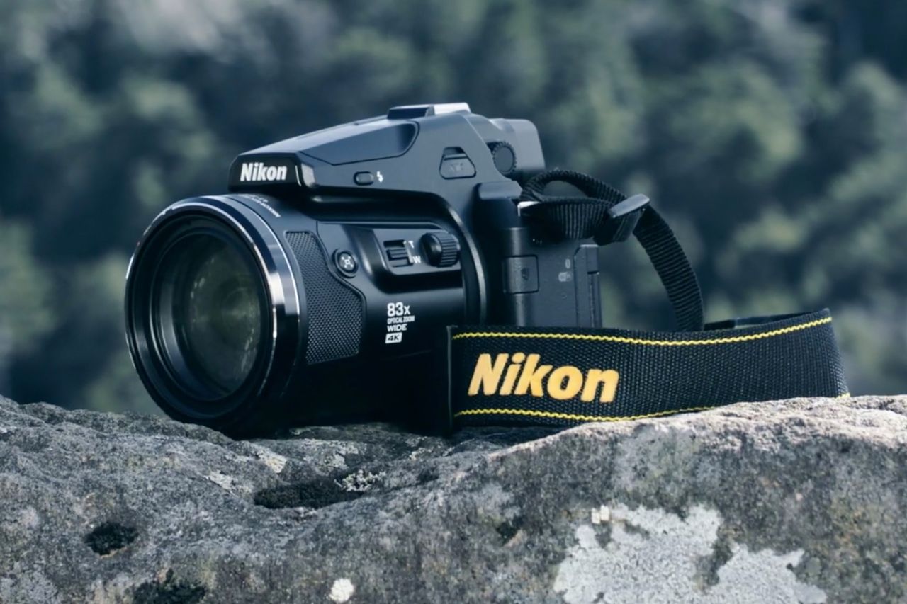 Nikon Coolpix P950 ma aż 83-krotnego zooma, czyli ogniskową 2000 mm