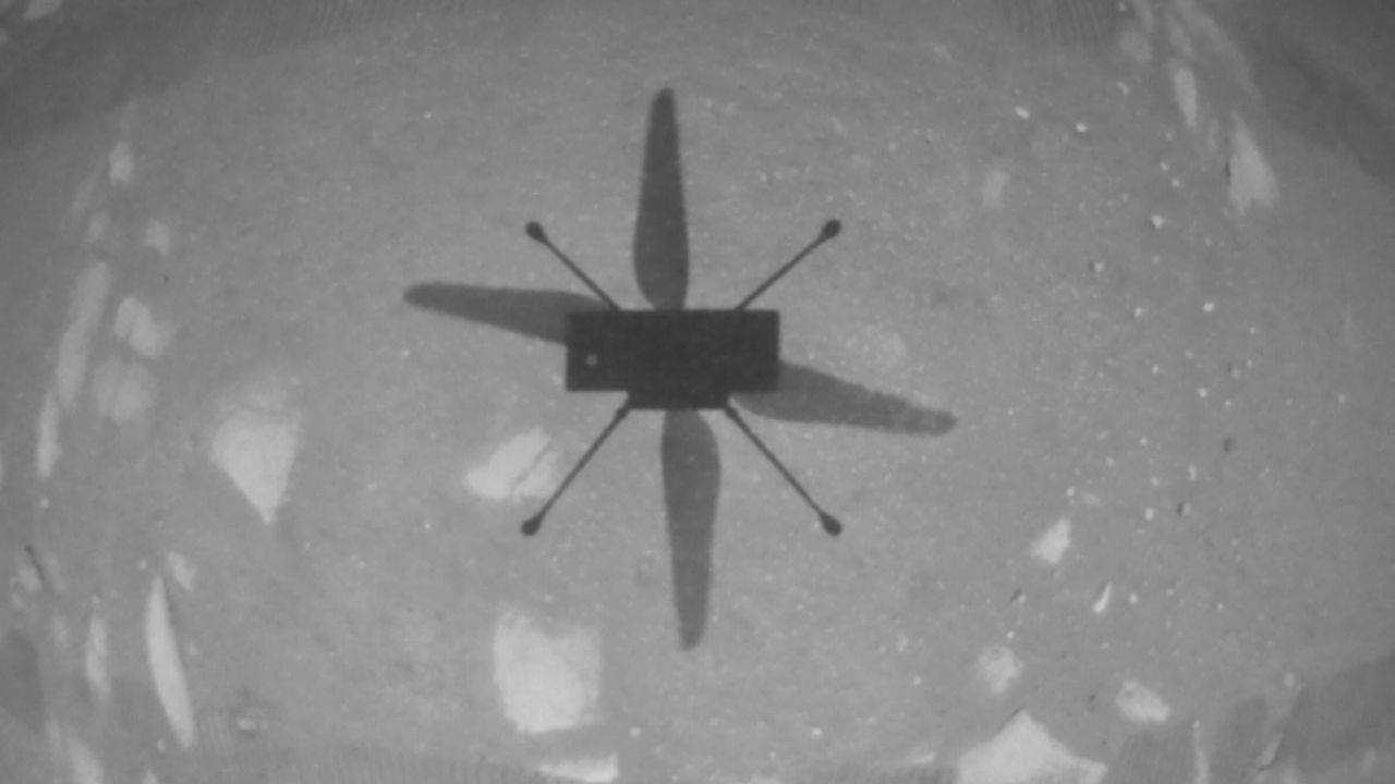 Zdjęcie dnia. Marsjański helikopter i spektakularny widok z lotu ptaka