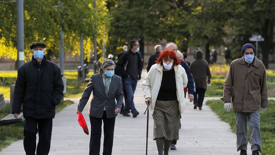Etapy odmrażania gospodarki. Na początek godziny dla seniorów tylko w tygodniu