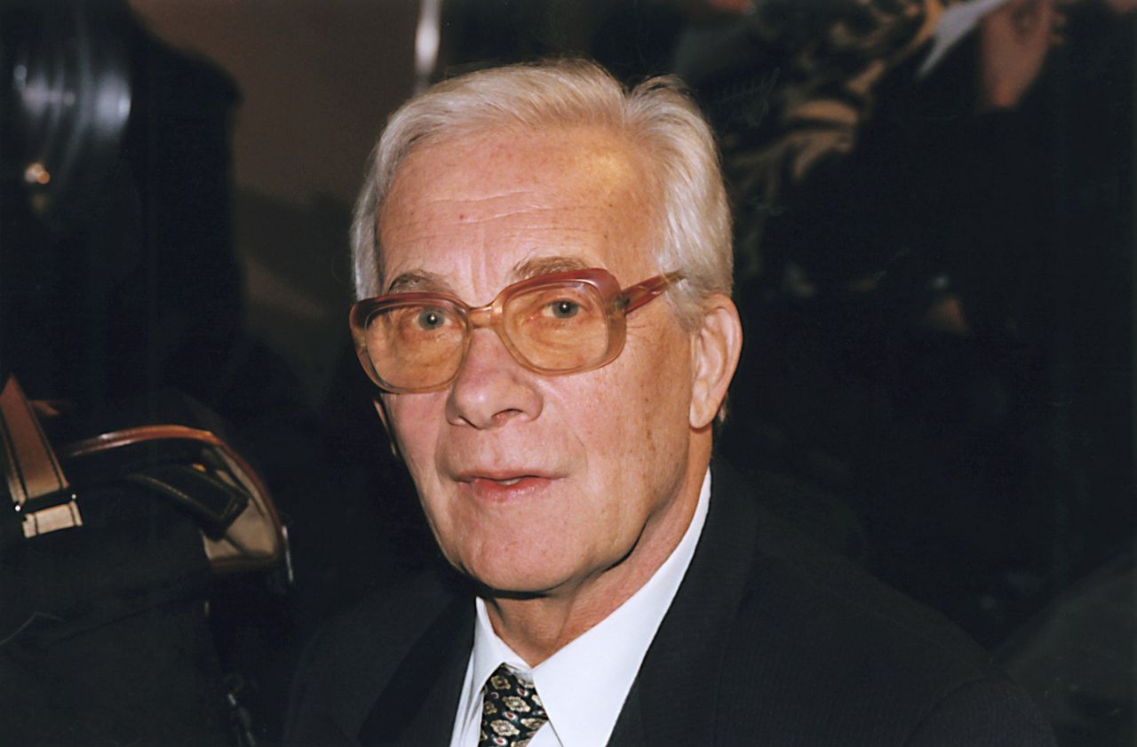 Jan Suzin za życia został okrzyknięty legendą telewizji. Jego głos o niezwykłej barwie zawładnął sercami widzów i wielu kobiet