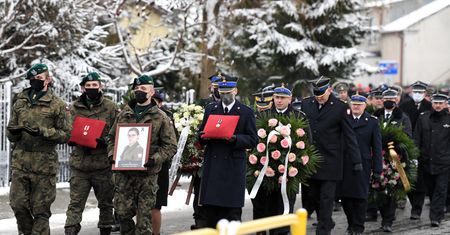 Pożegnali druhnę z Czernikowa. Na pogrzebie najważniejsi strażacy