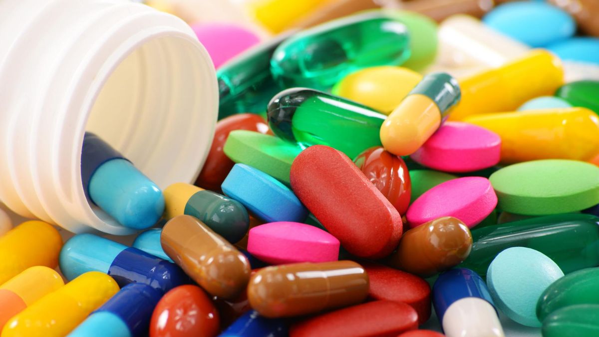 Sulfonamidy, nazywane również sulfamidami, stanowią grupę organicznych związków chemicznych będących amidami kwasów organosulfonowych.