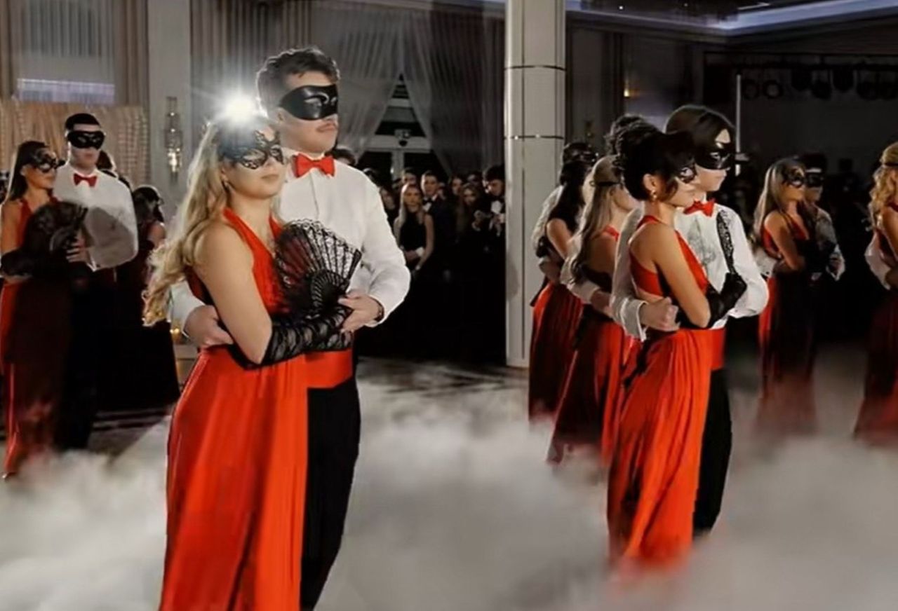 Nagranie ze studniówki robi furorę. Takiego tańca jeszcze nie było