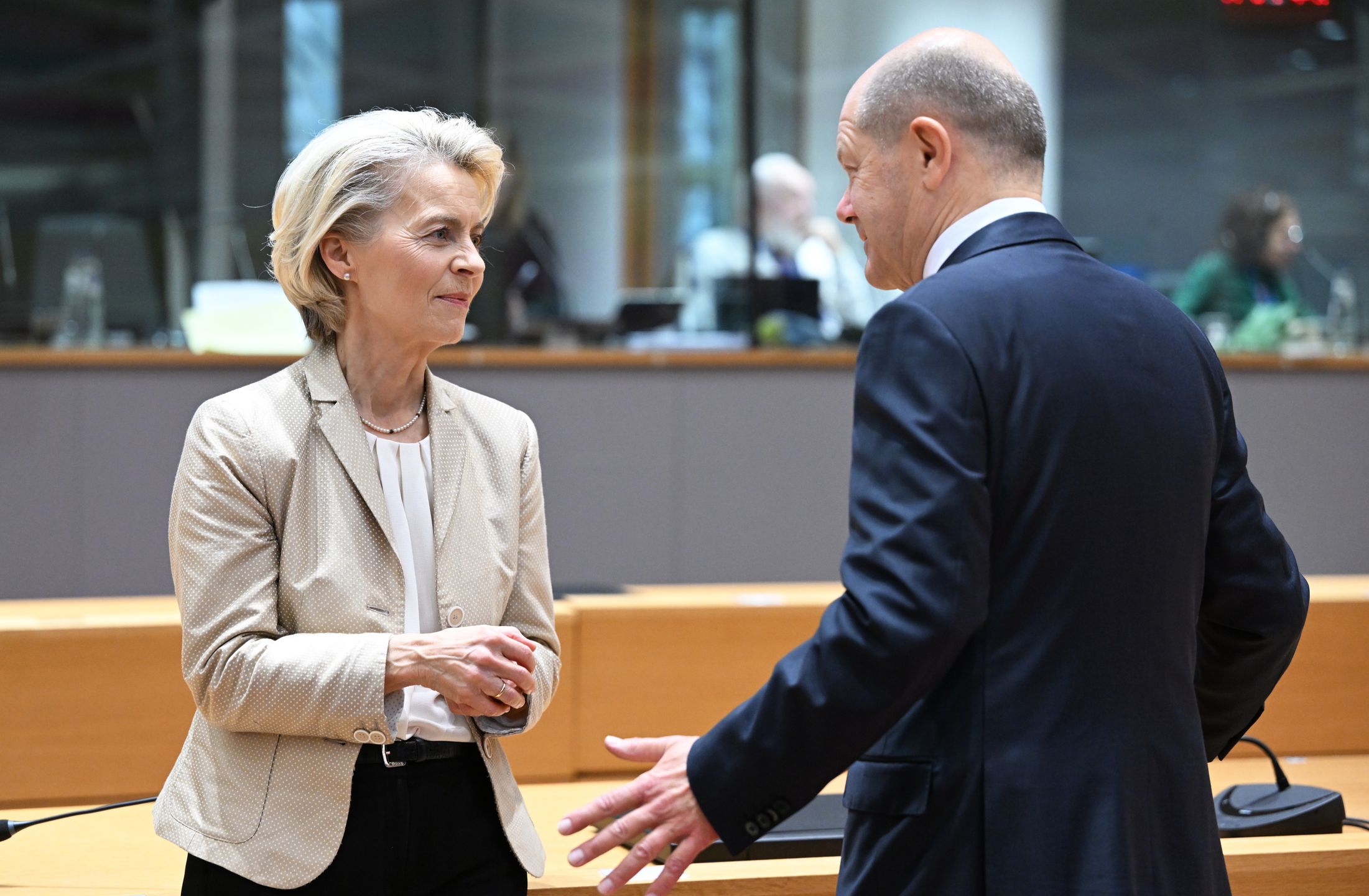 Przewodnicząca Komisji Europejskiej Ursula von der Leyen oraz kanclerz Niemiec Olaf Scholz