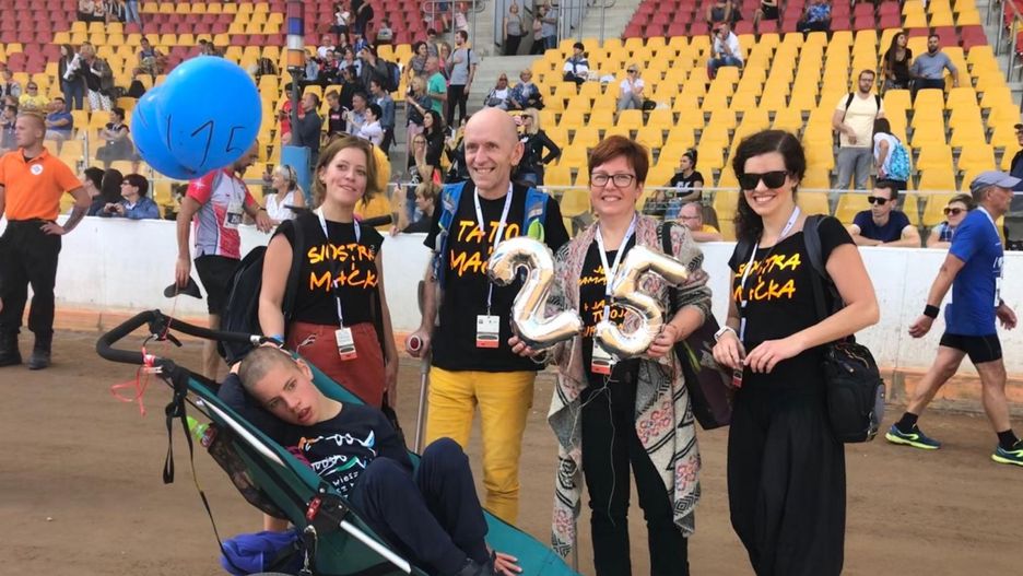 Wrocław. Dzielny maratończyk ma już na koncie zaliczonych 25 maratonów. Aby mogło być ich jeszcze więcej, potrzebuje nowego wózka (Facebook.com)