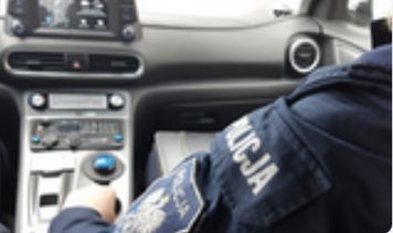 Sprzątała dom i miała wynosić gotówkę.