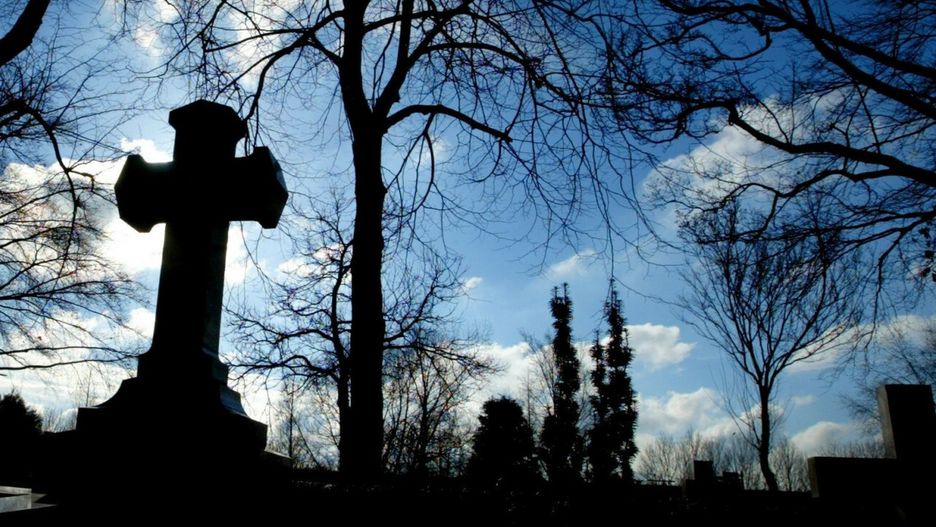 Nowy Sącz. Niskie stężenie tlenu w grobowcu przyczyną zasłabnięcia grabarzy