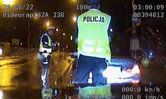 Godzina 2:57 w nocy, w radiowozie już na niego czekali. Teraz słono zapłaci