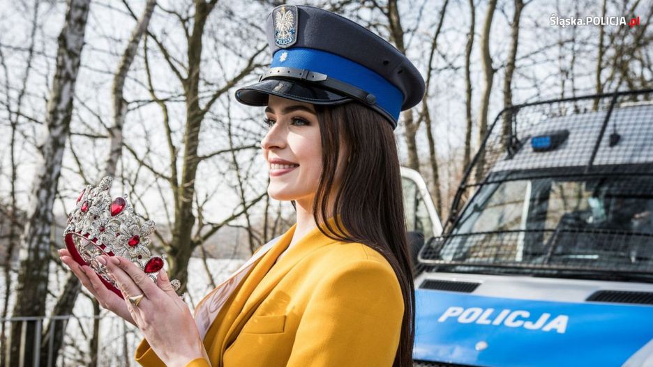 Śląskie. Anna-Maria Jaromin, Miss Polski 2020, zachęca do wstąpienia w policyjne szeregi.