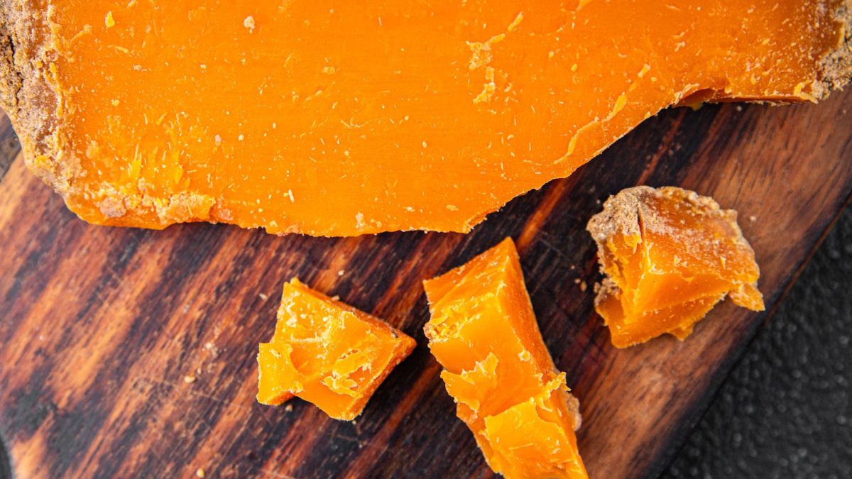 Ser mimolette ma orzechowy posmak i piękny kolor