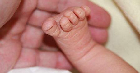 Wyłudzali pieniądze kosztem życia noworodków. 10 szpitali w Turcji straciło licencję