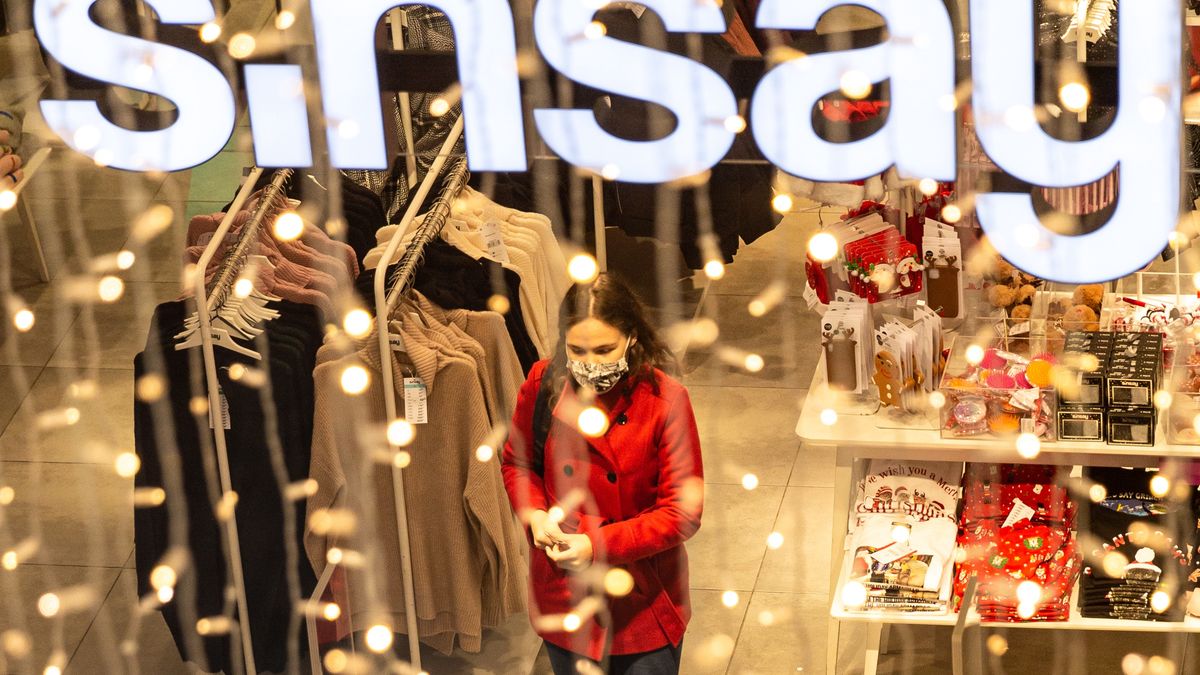 A woman in protective face mask is seen shopping in Sinsay in Galeria Krakowska Shopping Mall in Krakow's old town, Poland as the city sets up new Christmas lights amid slight relaxation of Coronavirus restrictions on December 2, 2020. Shops in shopping malls were opened for visitors during Black Week after weeks of Covid-19 lockdown. (Photo by Dominika Zarzycka/NurPhoto via Getty Images)