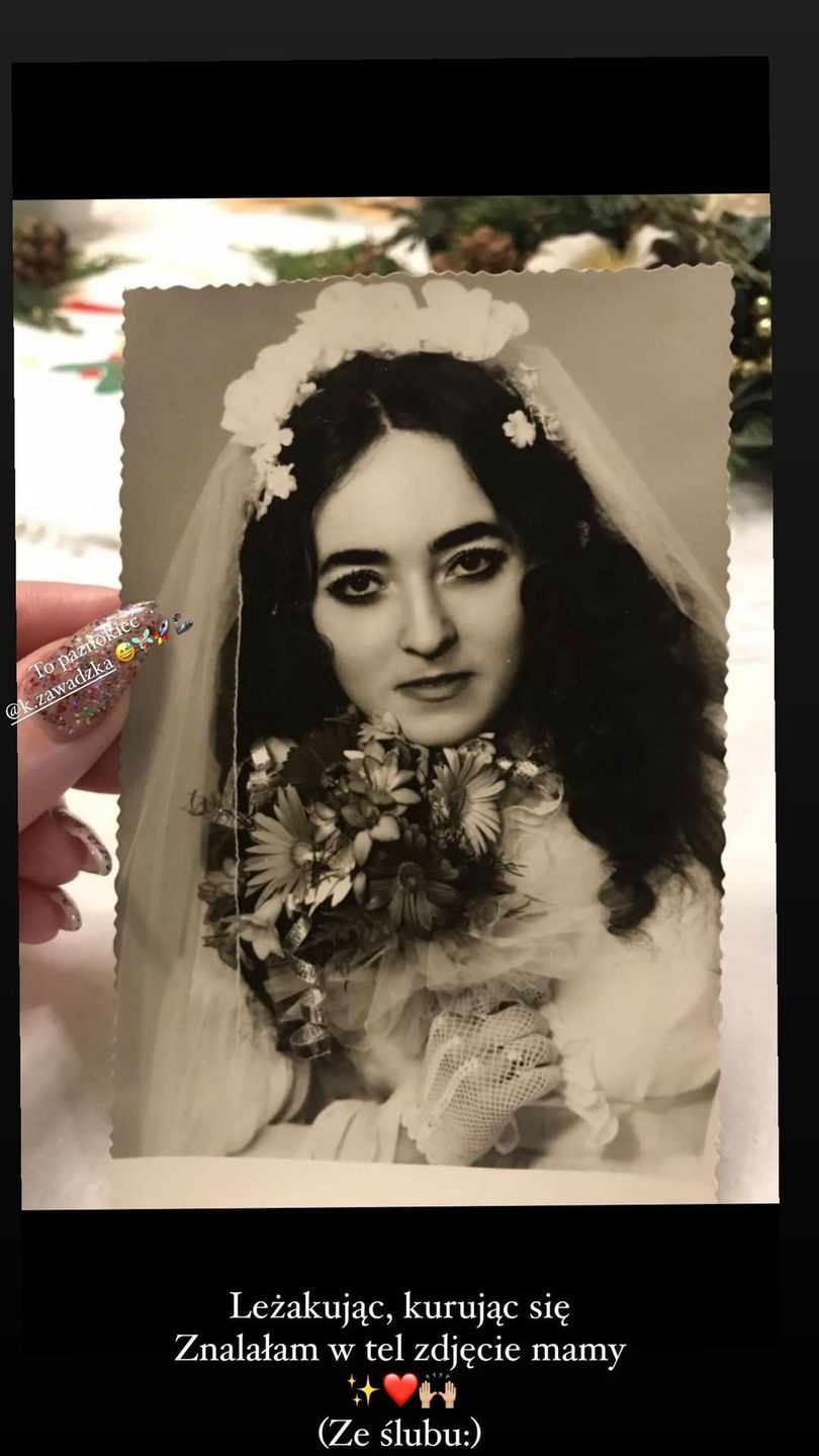 Marcelina Zawadzka pokazuje archiwalne zdjęcia