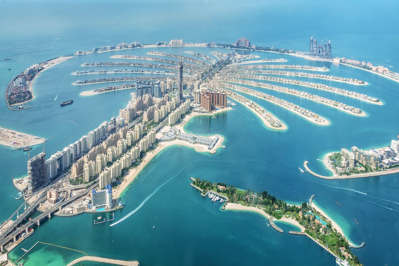 In winter, the temperature in Dubai is about 30°C.