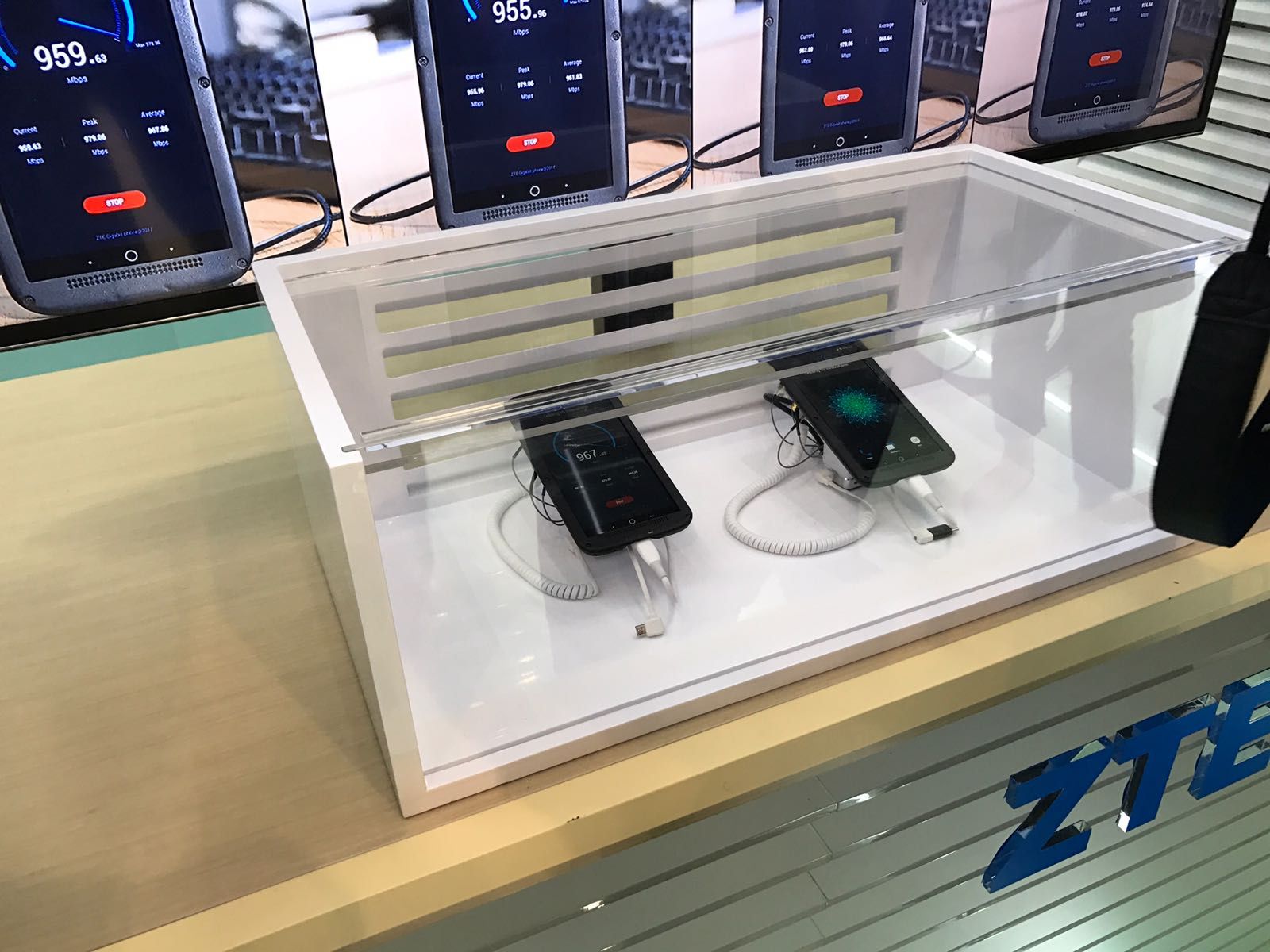 Internet 1 Gb/s w smartfonie? W przypadku ZTE Gigabit Phone to możliwe. Przynajmniej w teorii 3