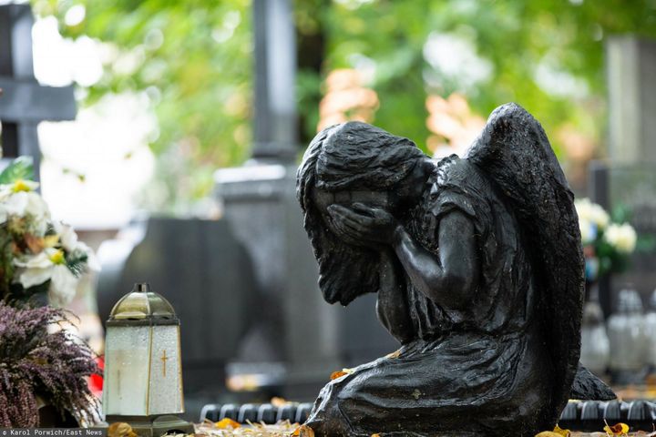 Noworodek zakopany na cmentarzu w Płońsku