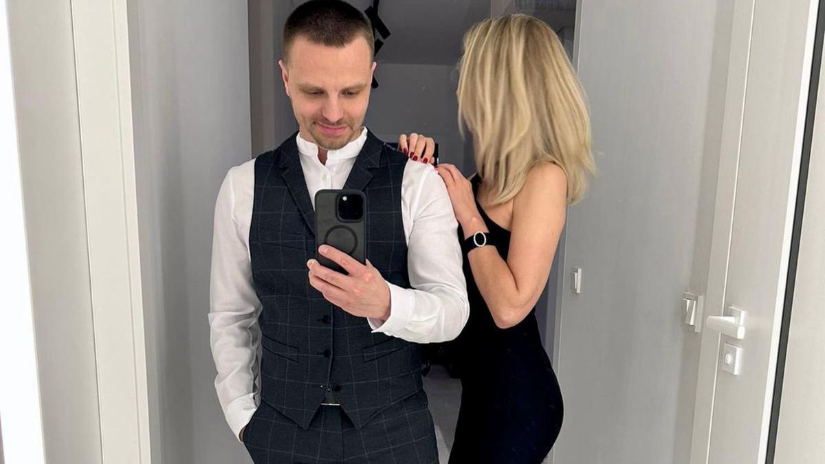 Marcin Hakiel z blondwłosą partnerką