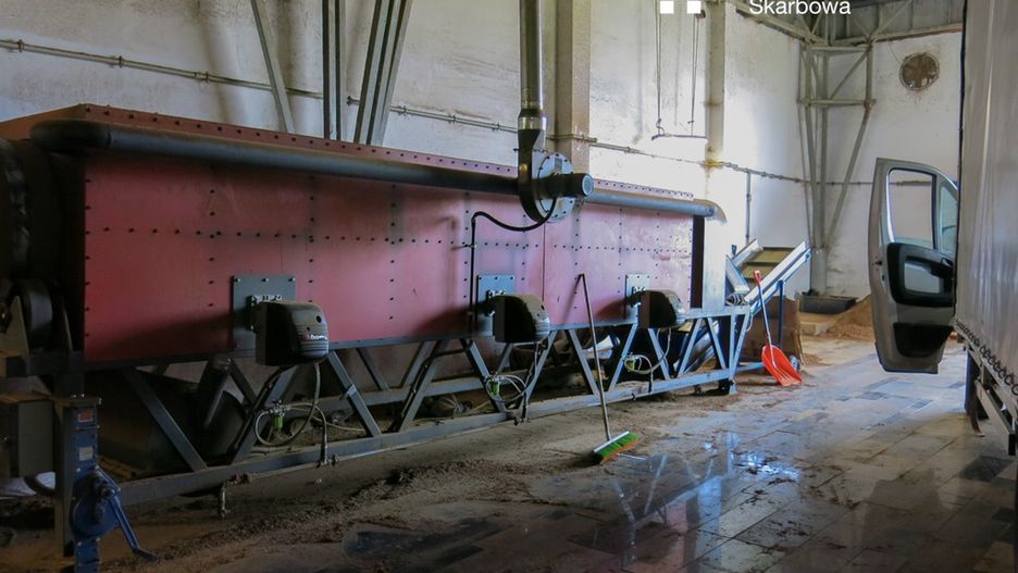 Maszyny wykorzystywane do produkcji nielegalnych wyrobów tytoniowych.