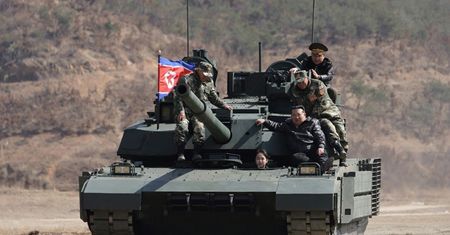 Jeździł czołgiem z córką. Świat nic o niej nie wie