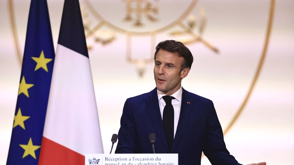 Chinese New Year celebrations at the Elysee
epa10434633 French President Emmanuel Macron delivers a speech as he holds a ceremony with members of France's Asian community to mark the lunar New Year at the Elysee Palace in Paris, France, 27 January 2023.  EPA/AURELIEN MORISSARD / POOL  MAXPPP OUT 
Dostawca: PAP/EPA.
AURELIEN MORISSARD / POOL