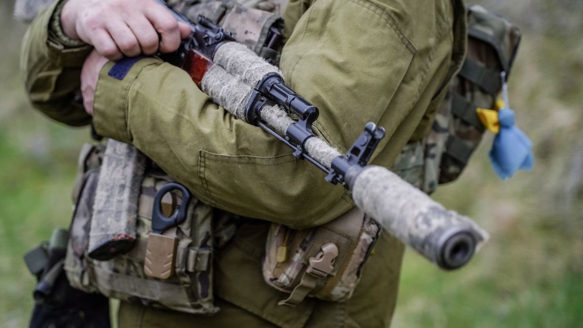 �o�nierze SZU
Obw�d zaporoski, Ukraina, 09.04.2023. Ukrai�scy �o�nierze w pobli�u frontu w obwodzie zaporoskim po powrocie z zadania bojowego, 9 bm. Trwa inwazja Rosji na Ukrain�. (jm) PAP/Vladyslav Karpovych
Vladyslav Karpovych
mundur, mundury, Si�y Zbrojne Ukrainy, sprz�t wojskowy, SZU, ZSU, �o�nierz, �o�nierze, bro�, karabinek, palna