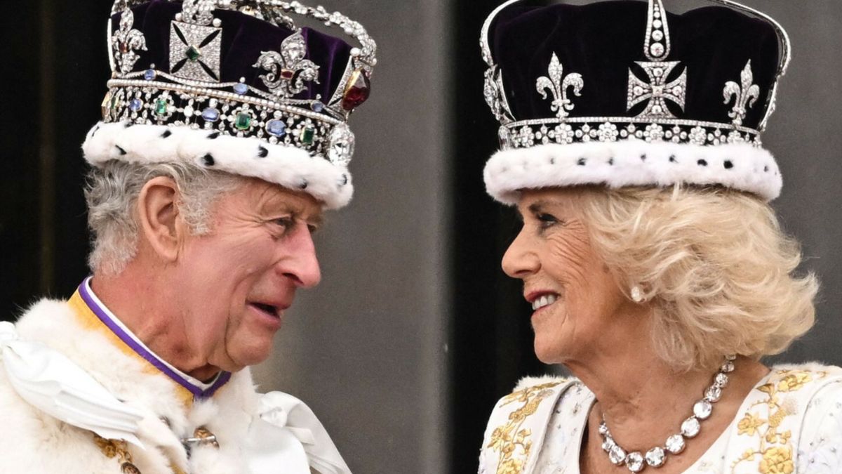 O czym rozmawiali Karol i Camilla? Ekspert od czytania z ruchu warg ujawnia