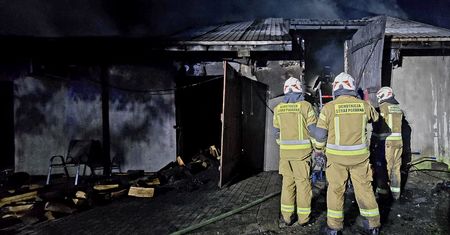 Pożar wędzarni w Świerczynie. Jedna osoba nie żyje, na miejscu 13 zastępów straży