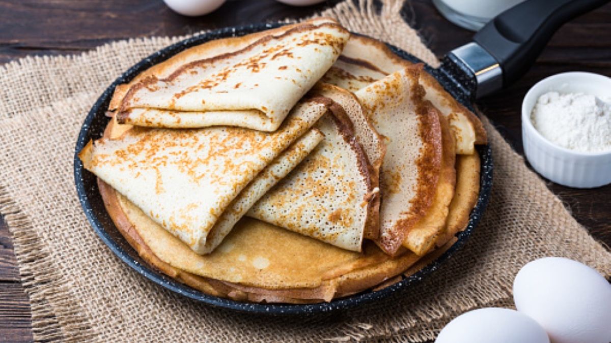Przepis na elastyczne naleśniki. Dodaj ten składnik, a zmienisz ich konsystencję