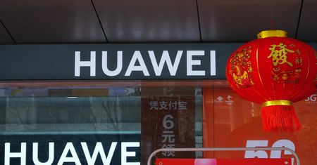 Donald Trump znowu uderza w Huawei. Wstrzymano około 150 licencji