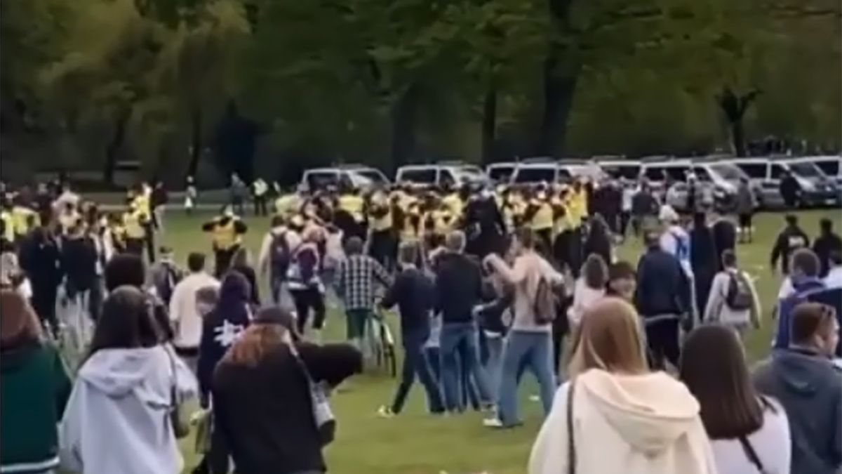 W Ogrodzie Angielskim w Monachium doszło do bitwy młodych ludzi z policją