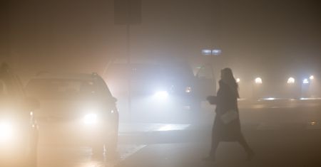 IMGW wydaje ostrzeżenia. Północ Polski objęta alertem przed gęstymi mgłami