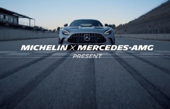 Opony Michelin w reklamie testuje Mercedes-Benz AMG GT Black Series