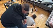 Warszawa: Ostrzelał szkołę z wiatrówki, tłumaczył, że... mierzył do gołębi. Recydywista trafił do aresztu