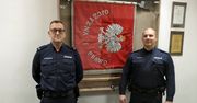 Policjanci z Gozdowa weszli do budynku objętego pożarem i bezpiecznie wyprowadzili na zewnątrz kobietę oraz jej koty i psa
