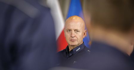 Szef polskiej policji zniknął. W jego obronie stanął jeden z ministrów