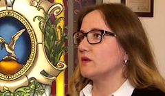 Dziennikarz TVP pokazał w materiale jąkanie urzędniczki zamiast wypowiedzi. „Sprawa jest bulwersująca”